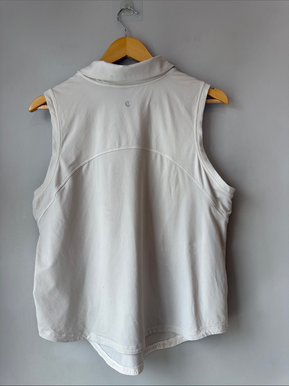 Lululemon Quick Dry Sleevless Polo Shirt - Picture 3 of 8